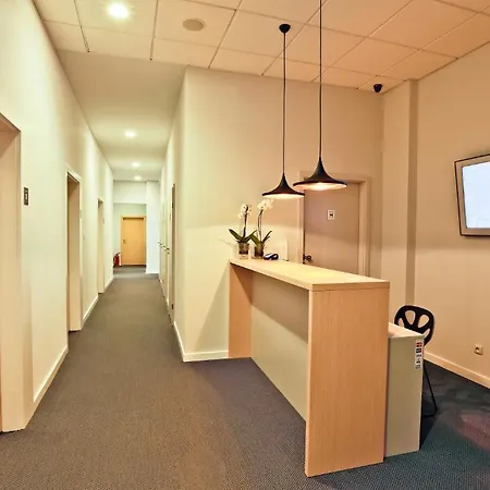 Sleep In & Stary Rynek Хостел Познань